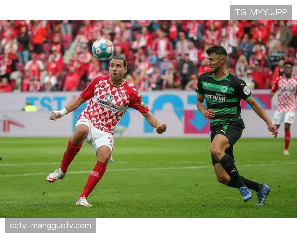 即时:美因茨球员进球后展示纪念T恤,声援患病儿童